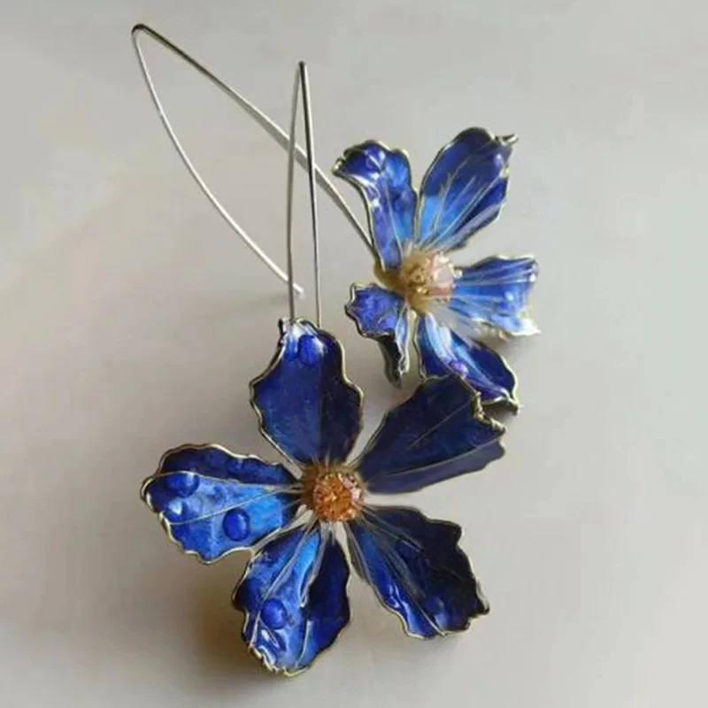 Brincos vintage em flores azuis