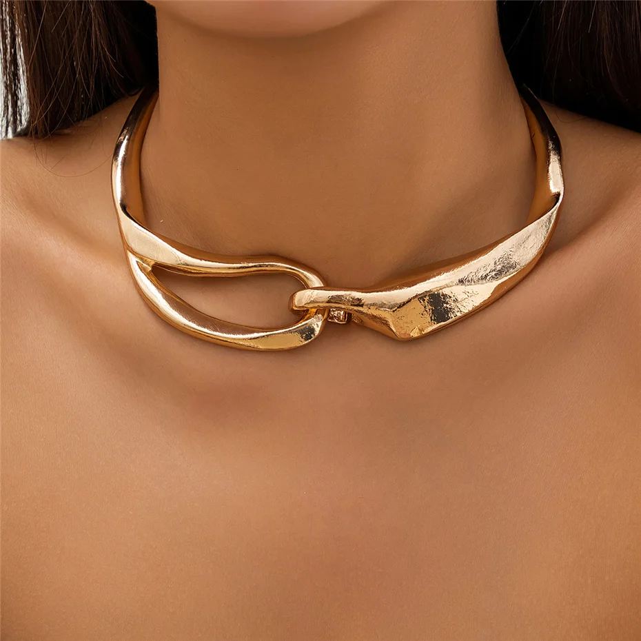 Colar vintage dourado