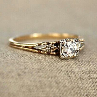 Anel Vintage em Ouro com Zircônia Finesse