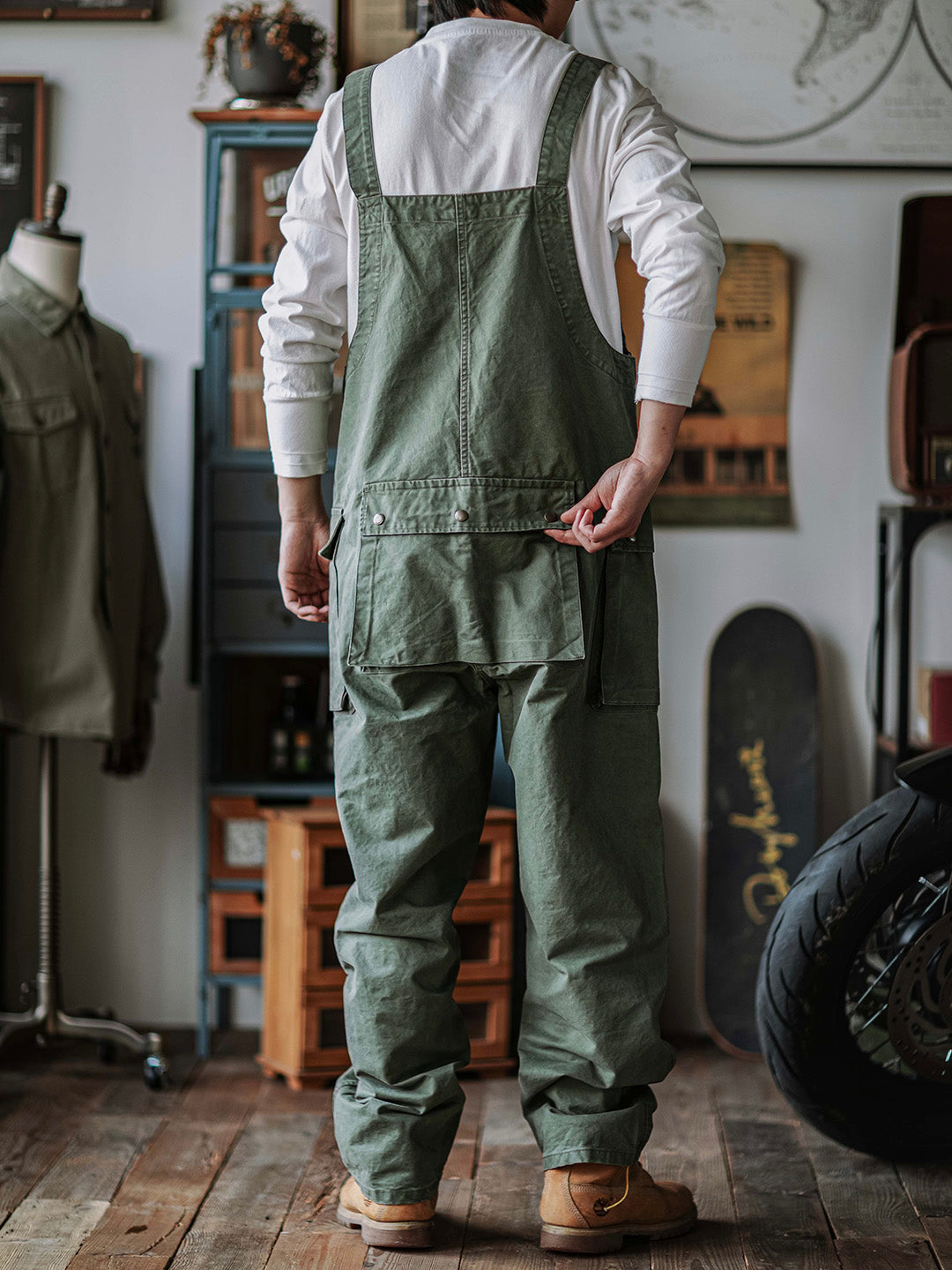 Pantalón de tirantes beige elegante