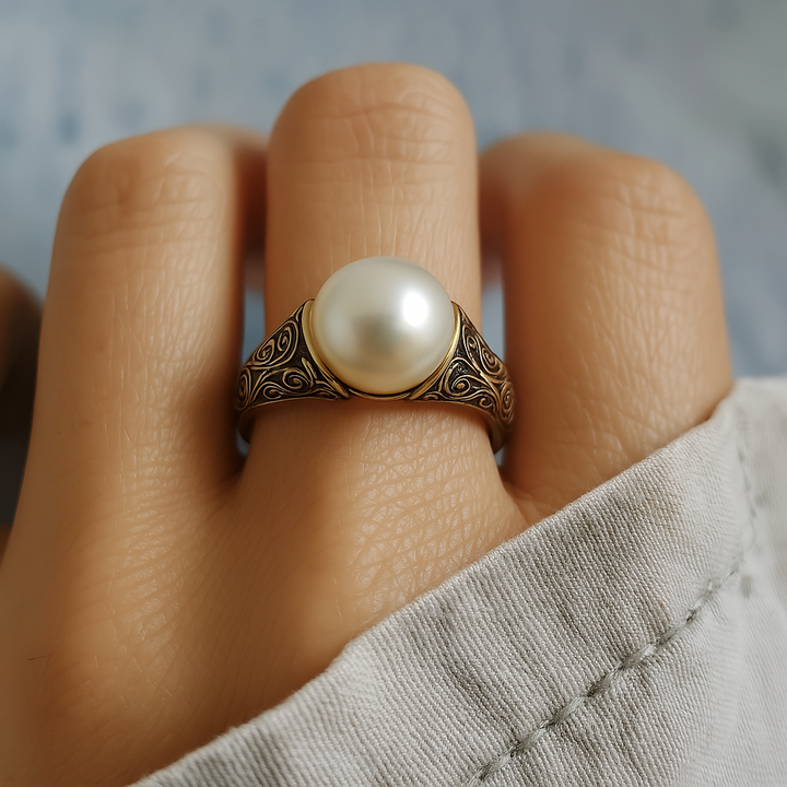 Anel Vintage Dourado em Pérola