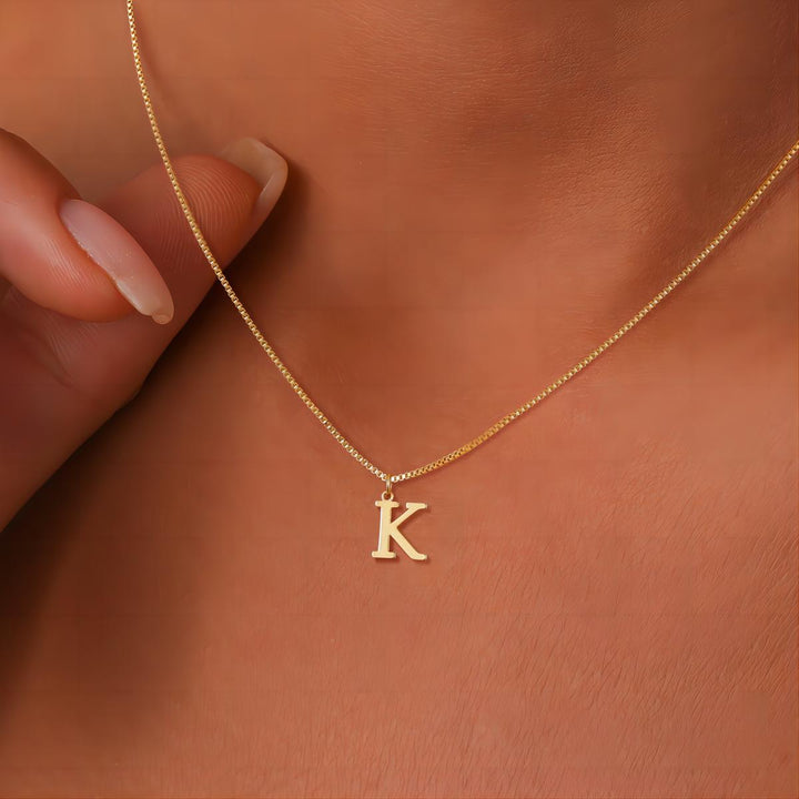 Colar com iniciais de letras de amor