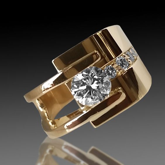 Anel Vintage Dourado em Zircônia Irregular