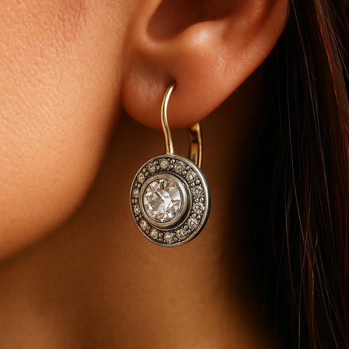 Brincos vintage em prata adornados com zircônia