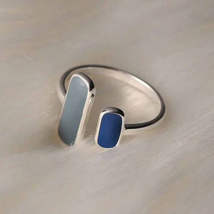 Anel de Prata ornamentado com uma Pedra Azul
