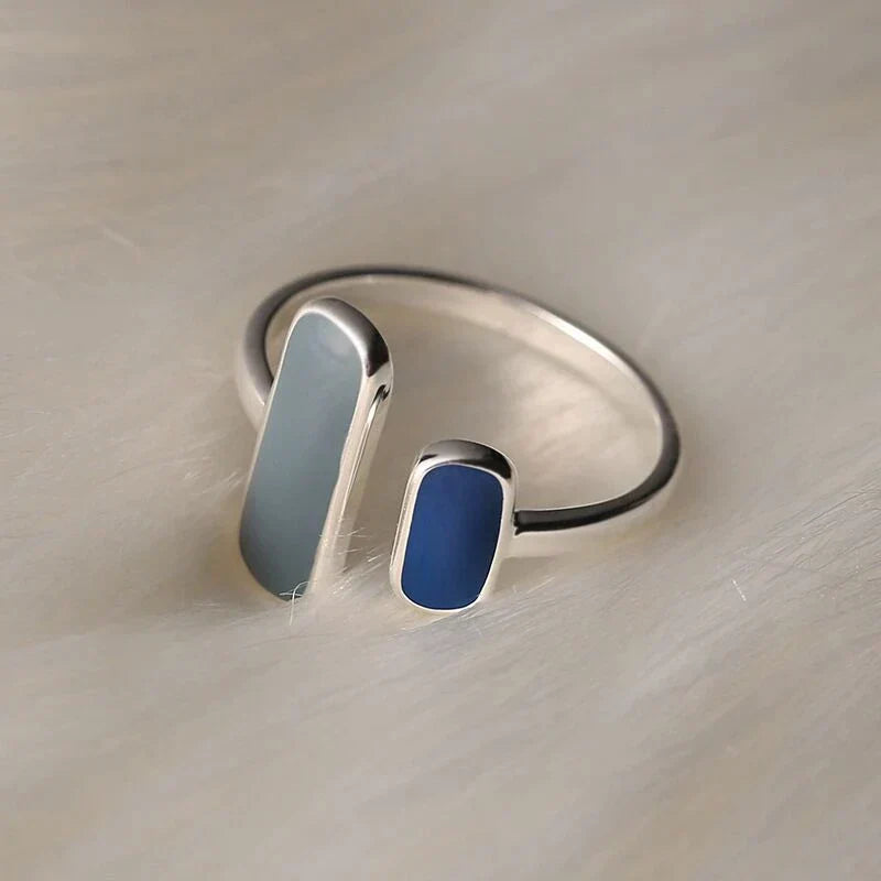Anel de Prata ornamentado com uma Pedra Azul