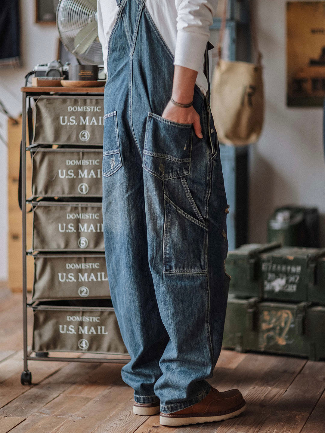 Pantalón de tirantes azul desgastado retro