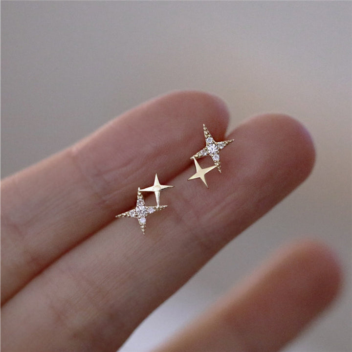 Brincos em ouro em forma de estrela adornados com zircónia