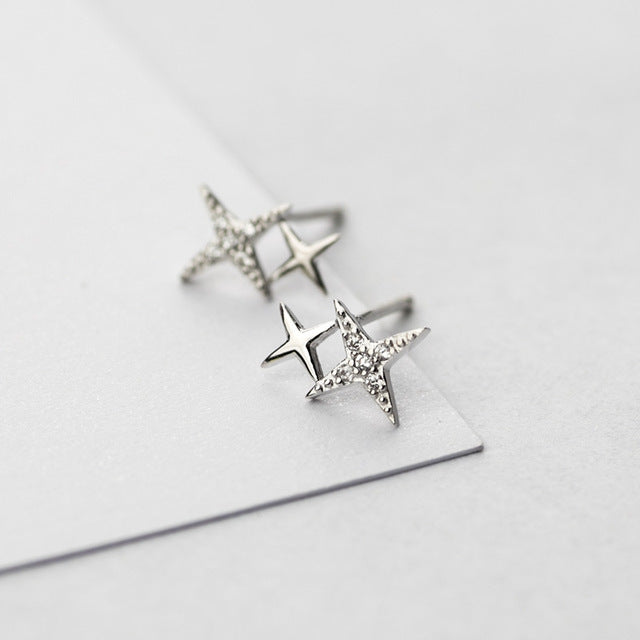 Brincos em ouro em forma de estrela adornados com zircónia