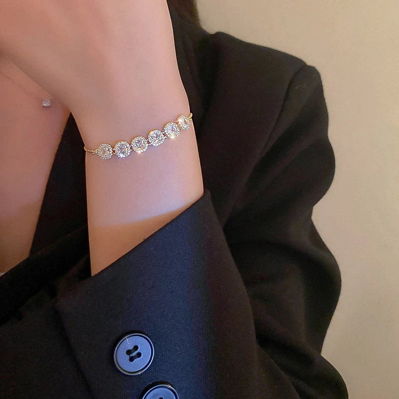 Bracelete de luxo ajustável com zircônia em ouro