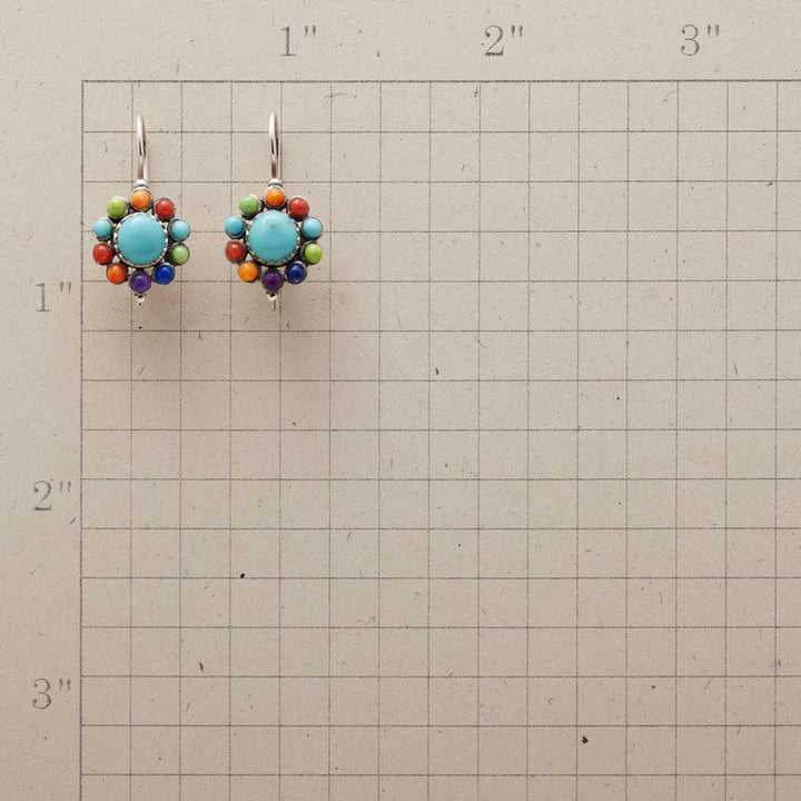 Brincos multicoloridos em turquesa redondos