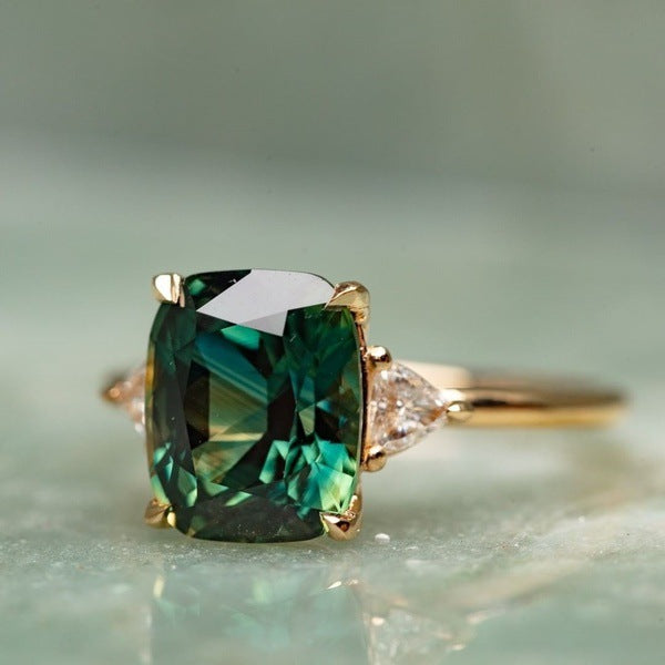 Anel em Pedra Preciosa Verde Inspirado no Vintage | Ouro