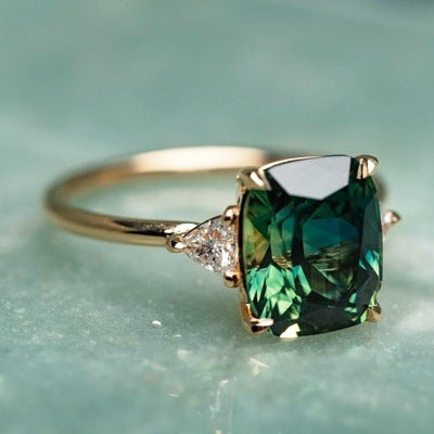 Anel em Pedra Preciosa Verde Inspirado no Vintage | Ouro