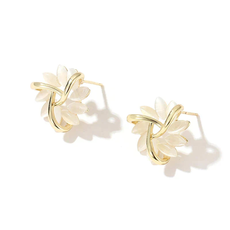 Brincos de argola com flores de opala em ouro