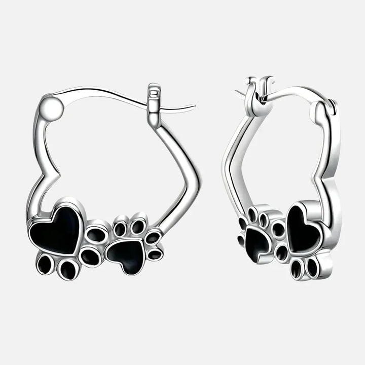 Brincos Huggie com Coração e Esmalte Preto