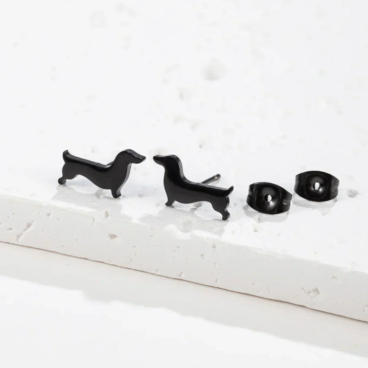 Brincos de pino em forma de dachshund