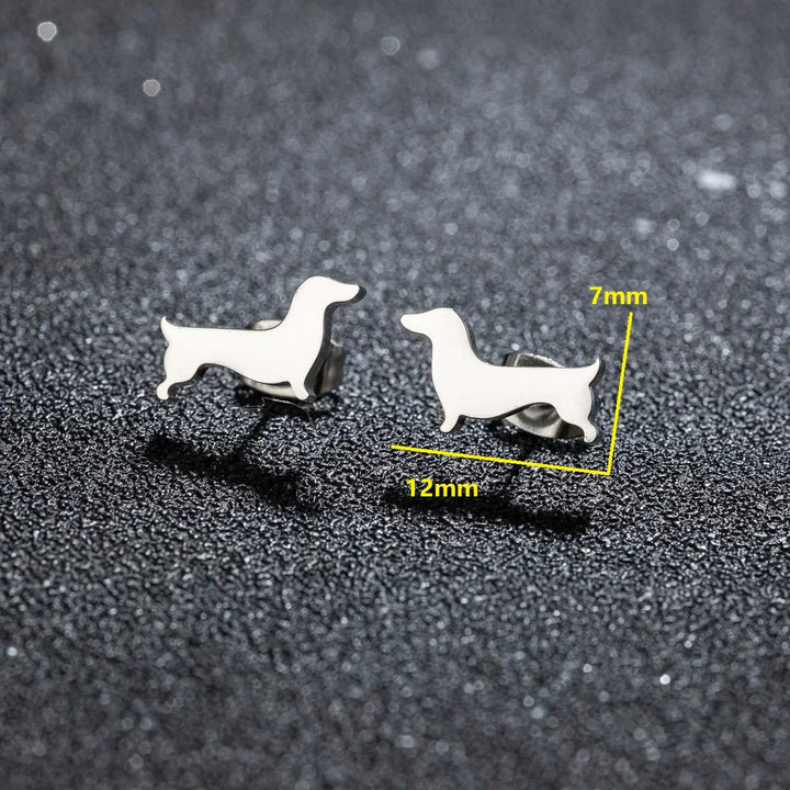 Brincos de pino em forma de dachshund