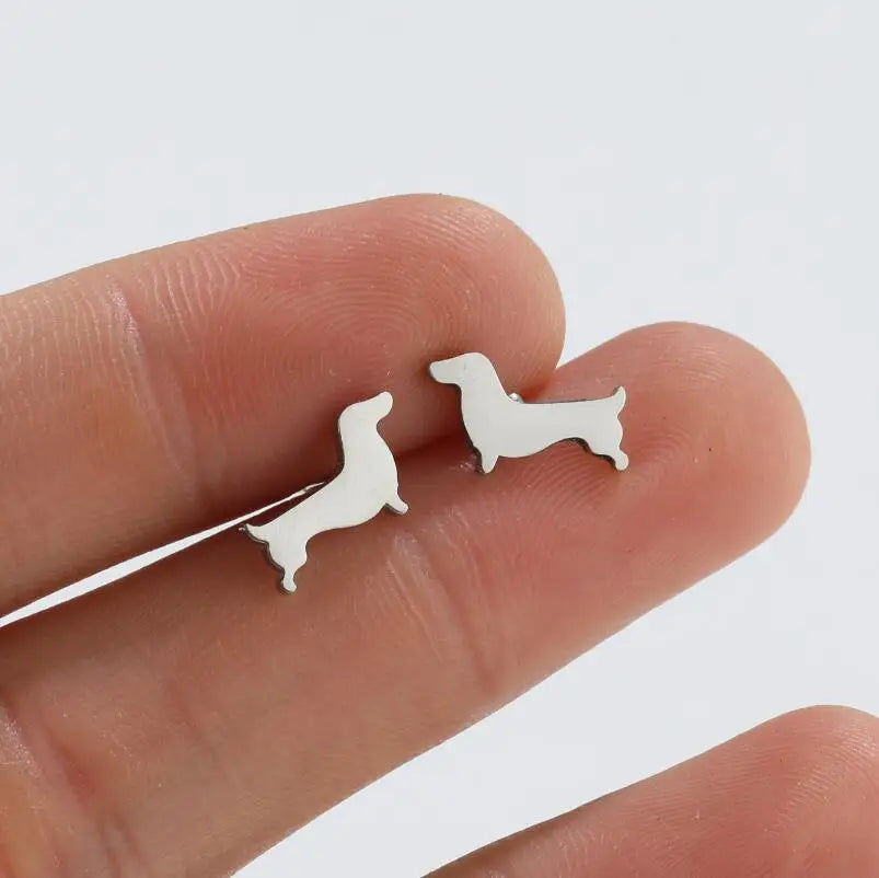 Brincos de pino em forma de dachshund