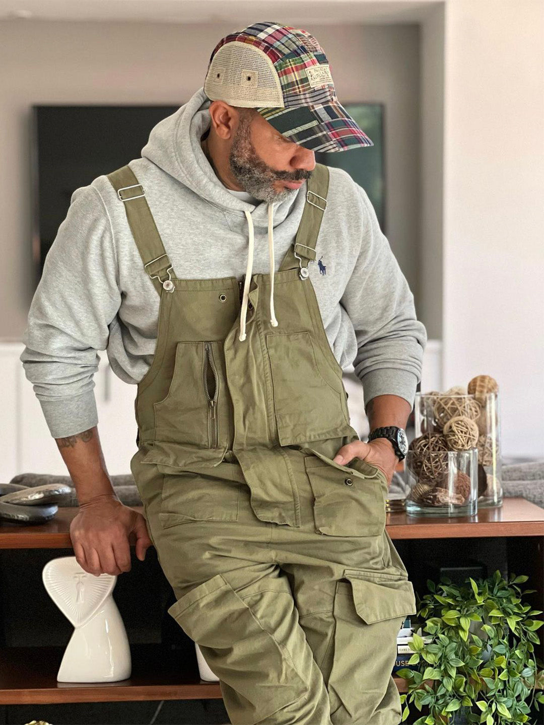 Pantalón de tirantes verde clásico