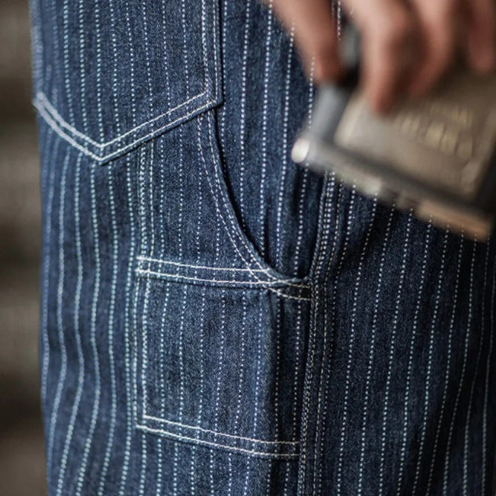 Pantalón de tirantes clásico atemporal
