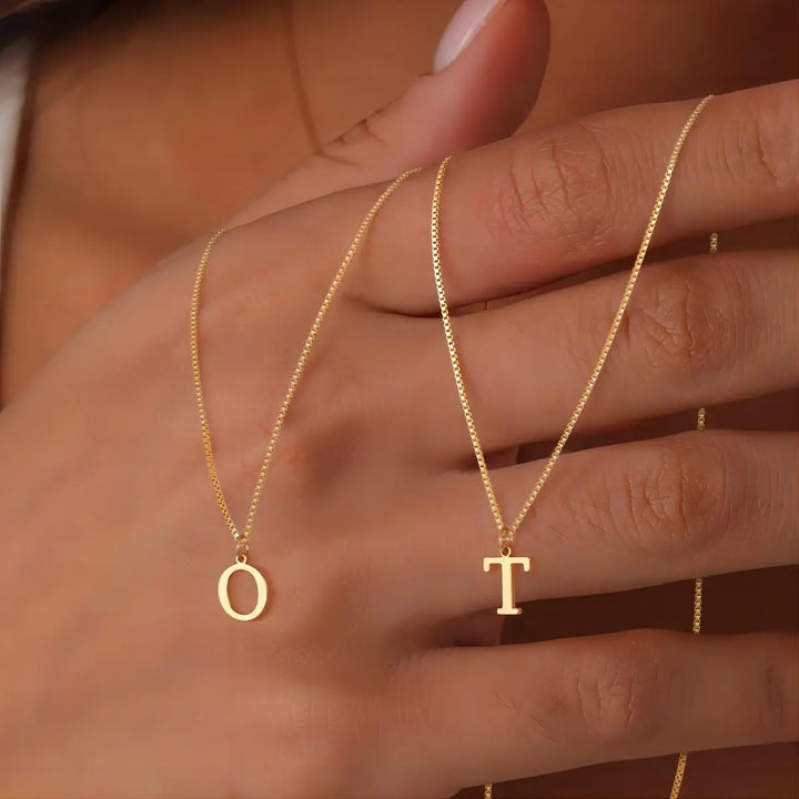 Colar com iniciais de letras de amor