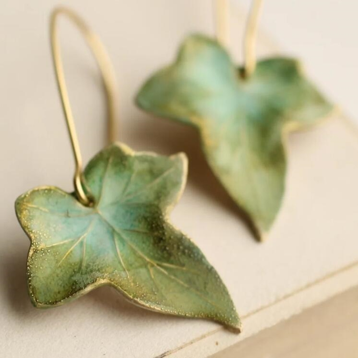 Brincos Verdes com Design Vintage em Forma de Folha