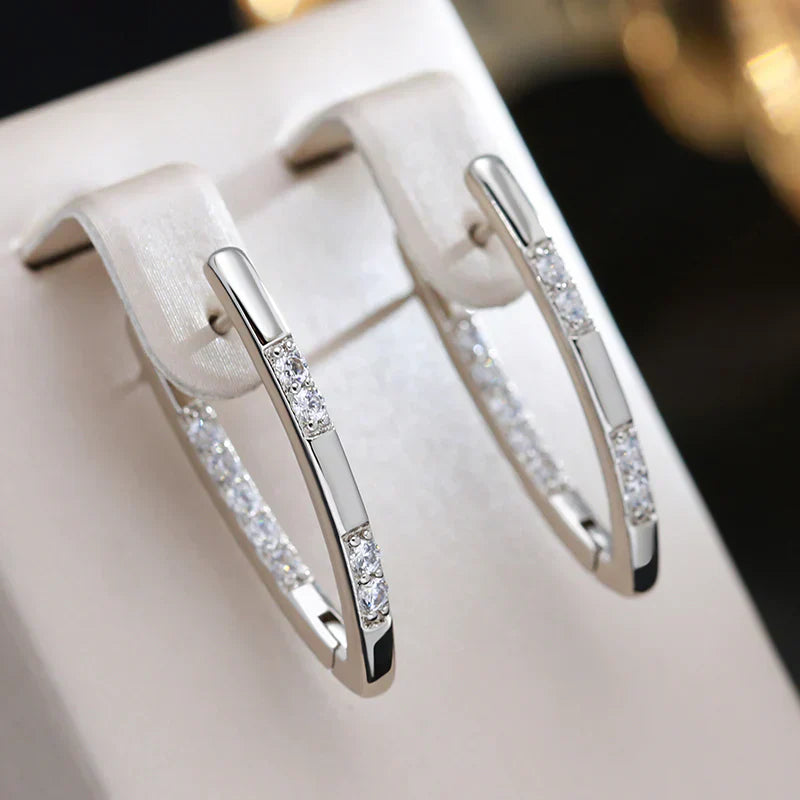 Brincos elegantes em ouro com zircónio