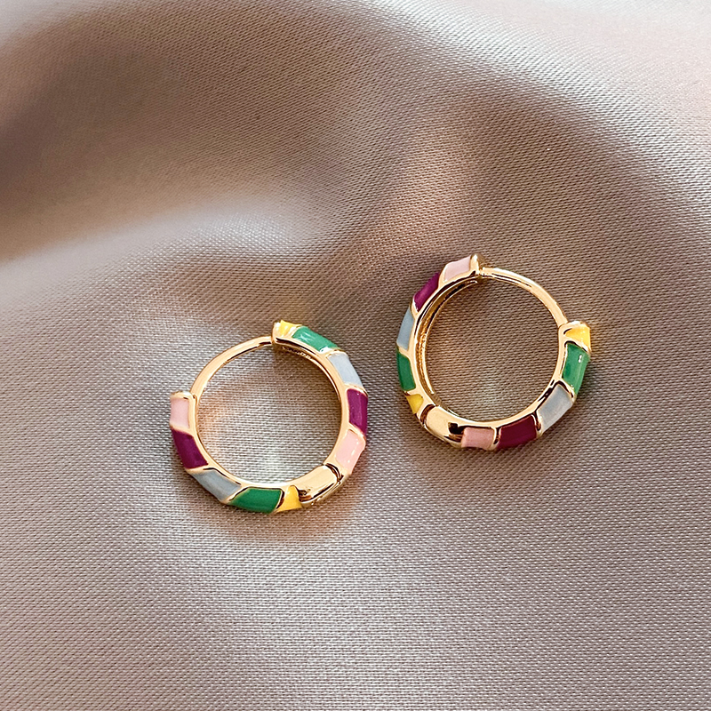 Brincos Elegantes com Email em Ouro