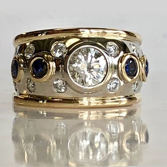 Anel Vintage em Ouro Incrustado de Zircônia