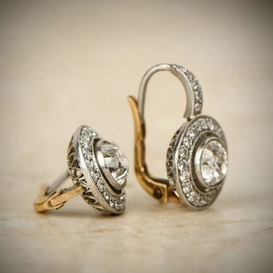 Brincos vintage em prata adornados com zircônia