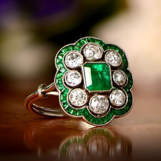 Anel Vintage em Esmeralda