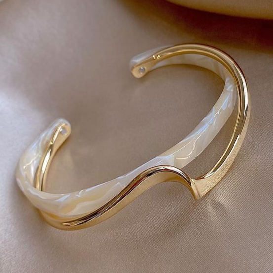 Pulseira de Ouro com Opala Branca Elegante