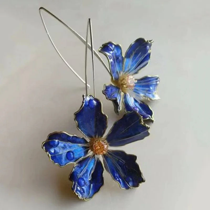 Brincos vintage em flores azuis