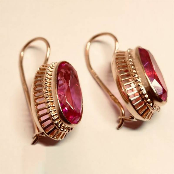 Brincos em cristal vermelho e ouro rosa de estilo vintage
