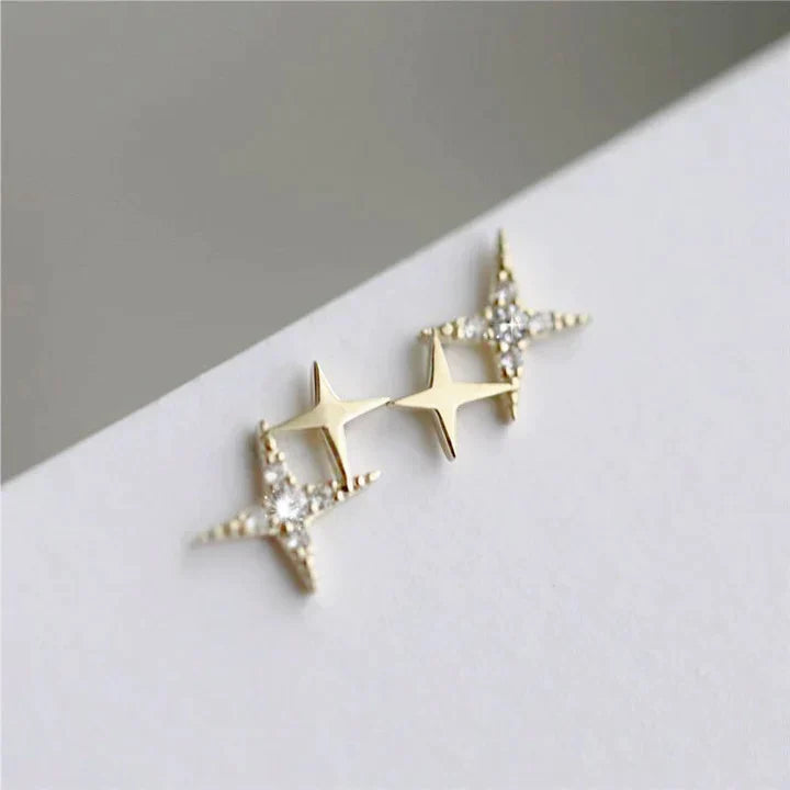 Brincos em ouro em forma de estrela adornados com zircónia