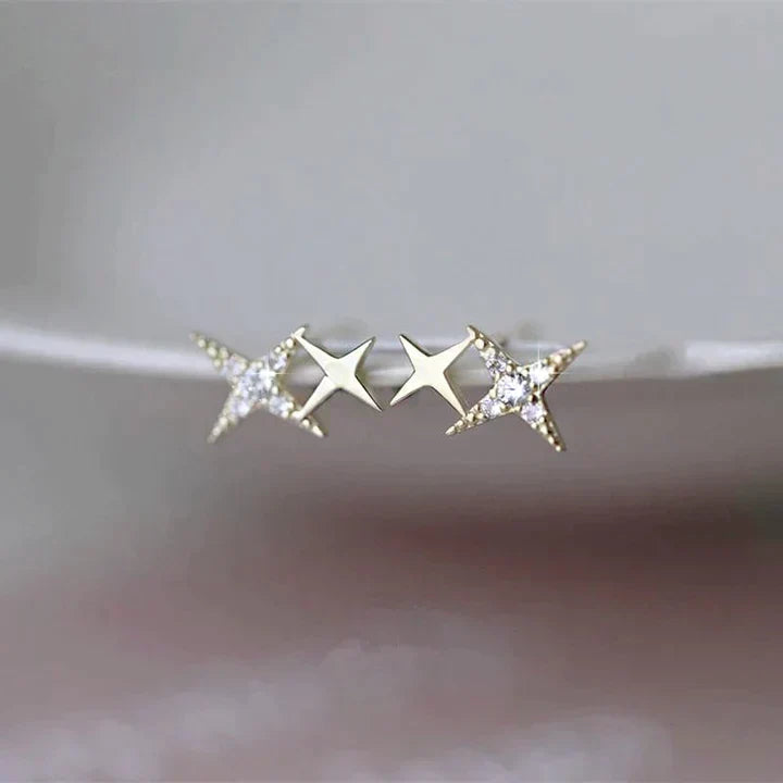 Brincos em ouro em forma de estrela adornados com zircónia